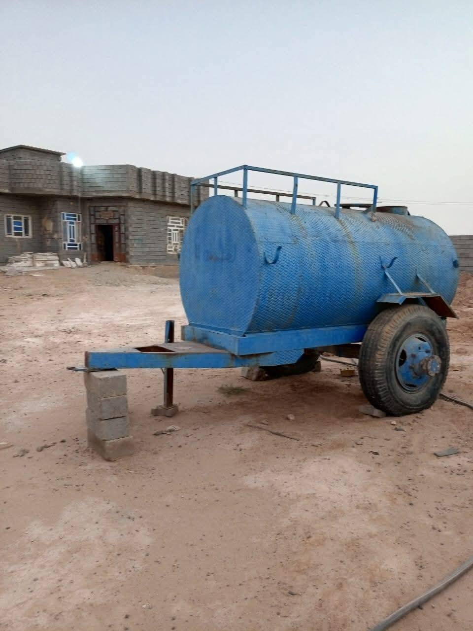 السلام عليكم ورحمة الله وبركاته
معدات زراعيه للبيع
مقطوره تزن 3600لتر ..رفاس عدد اثنين هندي وزن ثقيل بوكس ضخم مترين وعشره ...حاشوش جت مرشات مكافحه عدد 2 الراغب بالشراء الاتصال على الرقم. ***********
