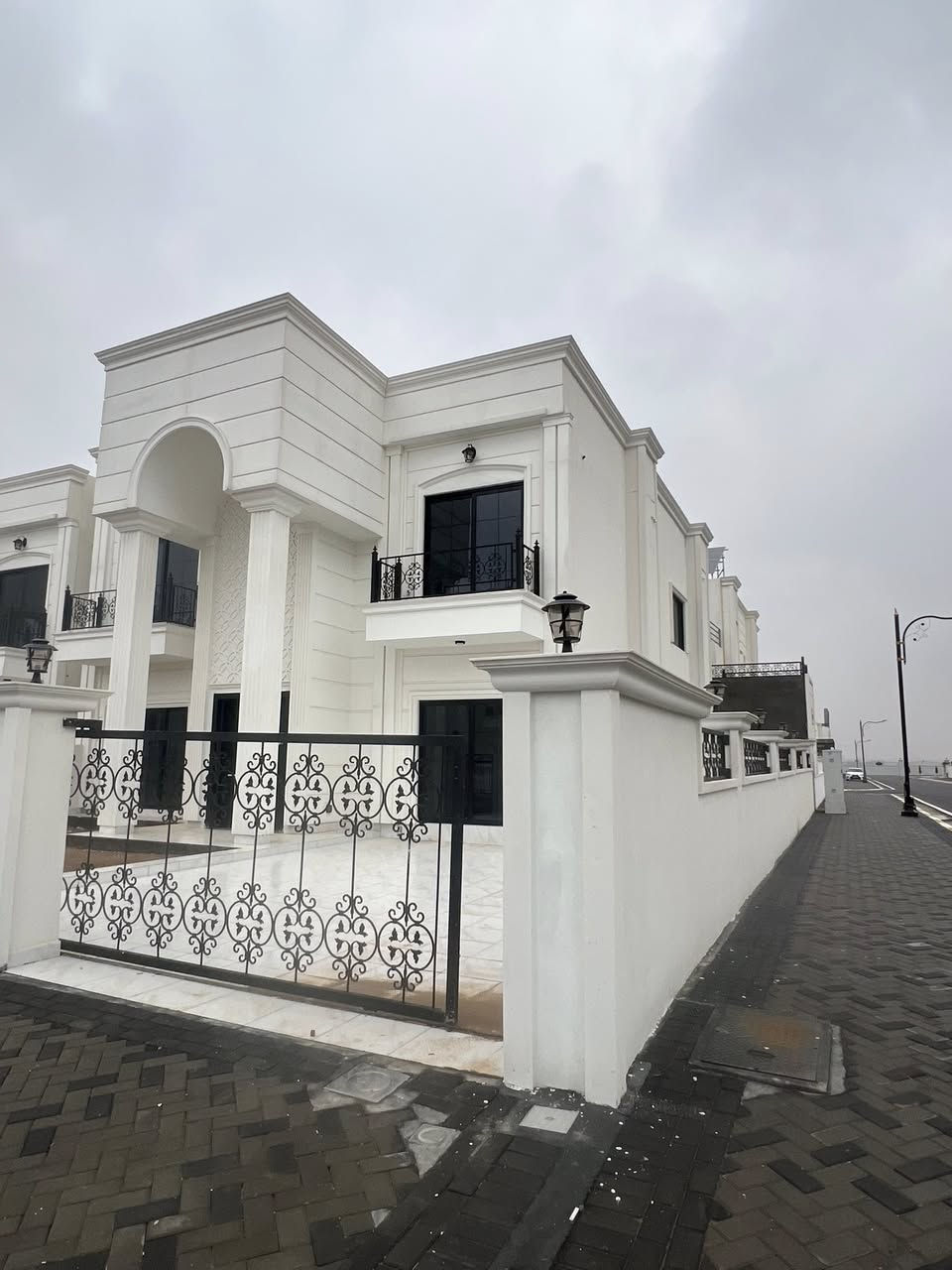 خانووی سفڕ  بۆ فرۆشتن لەشاری هەولێر لە گوندی ئارام۲ بەنرخێی گونجاو ڕووبەری خانووەکە 322م ڕوکنە پێش حدیقە جادەی پێشی 15 
پێکدێت لە 
4ژووری نوستن ماستر سویت //دیوەخان //هۆڵ //چێشتخانەی  ساردوگەرم// گەراج و حدیقە و شۆڤاز تبرید مرکزی دکت بلکون // 
گوندی ئارام 2 دەکەوێتە سەر شەقامی 120م گشتی لەڕیزی ئارام 1 
بۆزانیاری زیاتر پەیوەندی بکەن بە 
0750 226 9022
0750 226 9122
0775 532 4556
------------------------------------------------------------
فیلا سفر زیرو مامستخدم  للبیع فی اربیل قریة ئارام2  بسعر مناسب جدا  مساحە فیلا 322م رکن مقابل حدیقە عل شار 15
متکون 
4غرف نوم کلها ماستر سویت// استقبال کبیر// صالە //مطبخ حار و بارد// کراج حدیقة داخلیة نظام شوفاز تبرید مرکزی دکت سقوف مغریبی و بلکون //
قریة ارام2 تقــع  علی شارع العام 120 صف ئارام۱ و Aram garddn قرب جدا من عنکاوە و شارع 100 
للاستفسار تواصلو عبر ارقام  او زور موقع شرکة عامر العقاریة داخل مشروع
0750 226 9022
0750 226 9122
0775 532 4556
 0775 532 4556
#عقارات_محمدارام2 #ارام2 #اشتي_فيلج #حي_قربو #اربيل_الجديدة #ازادي_نوي #اربیــل #كلوبال_ستي #هيوا_ستي
