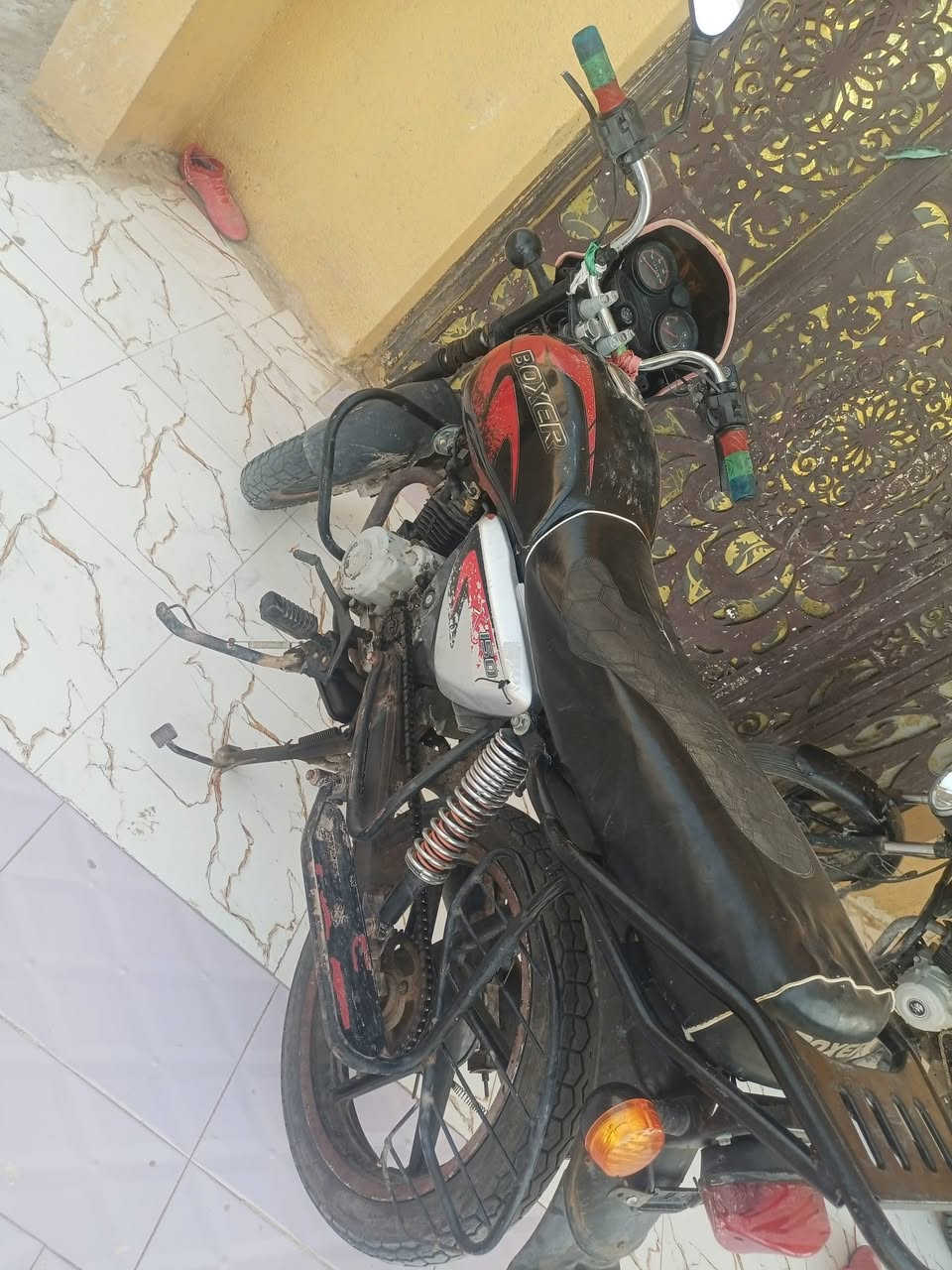 سلام عليكم بوكسر موديل واحد وعشرين تجفيت شركه مكان الناصريه سيد دخيل سعره مليون و150  رقمي *********** مامتواجد فيس فقط ع رقم أوراق اصوليه كامله

