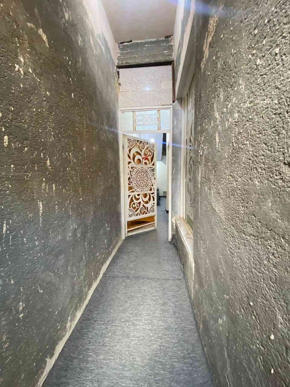 بيت زراعي ركن مساحه ١٠٠ متر بناء طابوك سقف كونكريت يحتوي على غرفه ومطبخ وصاله واستقبال وحمامات داخليه وخارجيه حي الشموع خلف حسينية ام البنين ع
السعر ٧٥ وبيه مجال رقم صاحب البيت ***********
