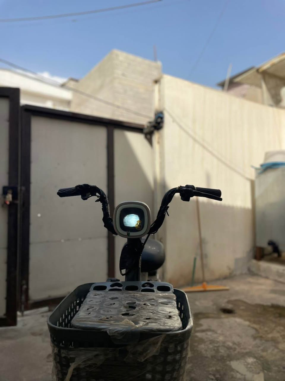 پاسکیل شەحن شتی تا بڵێی لۆک هەرزان پاسکیلەکە هی دەستی منداڵە ٥مانگ بەکارهێنراوە ٤گێر شەحنی خۆی لەگەڵەو هیچی نەگۆڕدراوەو پاتری بێ عەیبەو شوێن کەرکوک حسابات سعر ١٣٠مامەلە كركوك, العراق


**إذا كنت صاحب هذا الإعلان وتريد حذفه لأي سبب، رجاءا أرسل رسالة إلى الدعم الفني**