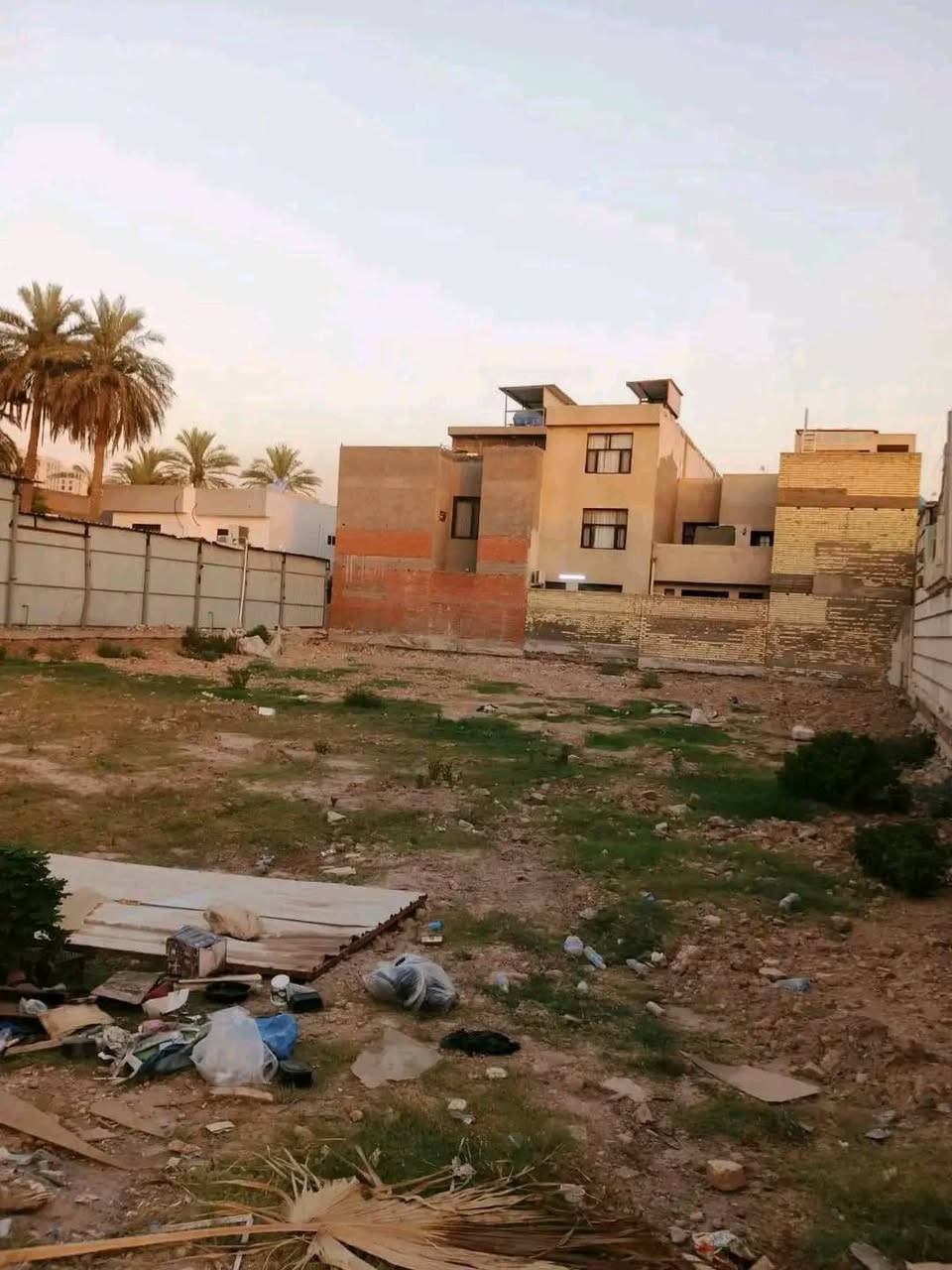 قطعه ارض للبيع المساحة 1000 متر الواجهة 25 النزال 40  الموقع السيدية شارع الأمن تباع نصفين أو كامله 
سعر المتر 5 مليون و500 وبي مجال
الاستفسار الاتصال على حليم   ***********
