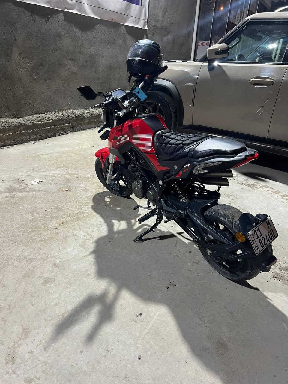 سلام عليكم شباب دراجة بنلي 135 للبيع رقم بغداد تحويل ثاني يوم 
ضررها موجود بصورة جامة مال لايت وجاملغ  مديل 22 نازلة بل 25 شعر السابع ماشية 21 الف هاذ رقمي ***********
