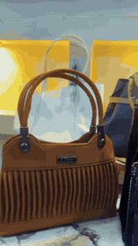 🔥 إذا تحبين الشنط… هذا الفيديو إلك 🔥 تشكيلة حقائب نسائية بأشكال وألوان...