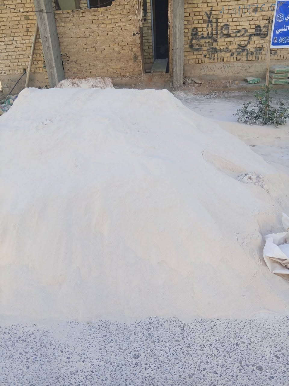 سلام عليكم عمال تصعيد تنضيف اي شي نصعد سمنت طابوك جص رمل فرشي واسعار مناسبه للتواصل اتصل ***********
