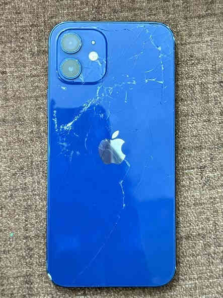 السلام عليكم ايفون 12 عادي ذاكره 128 مبدل شاشه اصليه والضهر مكسور فقط البطاريه ابلادية 77 نموذج M شرق اوسط السعر 200 وبي مجال بدون ملحقات العنوان بغداد البنوك وتساب فقط ***********
