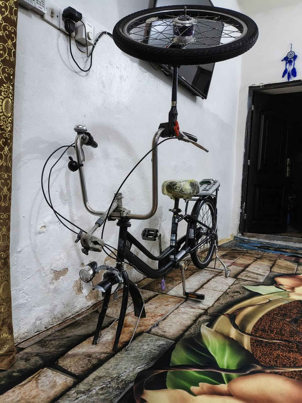 السلام عليكم عندي بايسكل برج ستون لشه طويله بايسكل نضيف جدآ وما متعوب ولا ملعوب بي جديد كير 3 نمر شغال حساس شغال زنون كامل مكمل من كل النواحي ربع دينار متصرف عليه ستيرن مربع حضانه تايرات بلاديات وجوابه هم بلاديات لون اسود طافي مكفول كفاله عامه بايدرات بلاديات ستاند برج ستون كشن برج ستون تاخذه ربع متصرف عليه بريكاته كامله قفل ستيرن ابيع بدون غراض اذه ويه غراضه سعره يختلف السعر 200 وبي مجال رقم الهاتف *********** المكان بغداد حي القاهره
