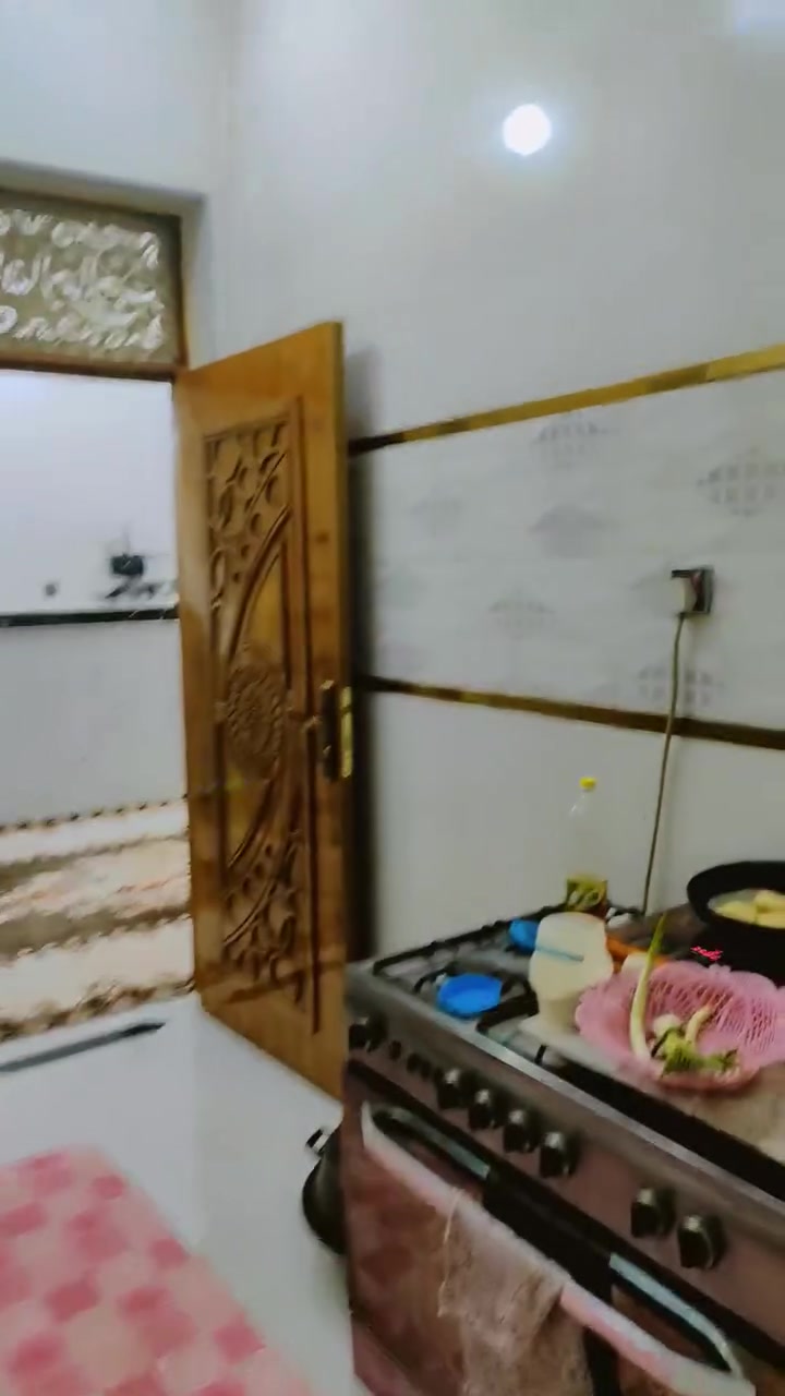 الدار للبيع (125م )دوانم دور النفط بشارع الشركه وكبل يتكون من غرفتين وصاله ومطبخ وستقبل وصاله فوك شغل هندسي درجه اولى اتصل على الرقم ***********

