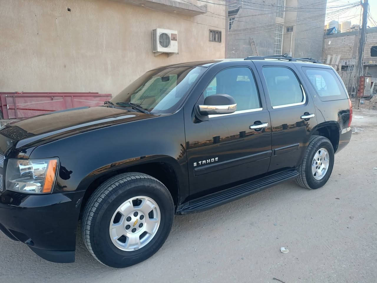 السلام عليكم تاهو خليجي موديل 2009  داخل عسلي مكفولهه
من العشاير 
من الكص 
من الفتح 
من الانتربول 
كير مكينه تبريد كله وضع شركه شغال 
تخم تايرات ويل جديد حداديه 100% مابيه 
ملاحظه بيهه البنيد مصبوغ اثر شخوط وجاملغ مبدل اثر شخوط والباقي كفاله من فتحت البرغي 
***********
العنوان كربلاء 
السعر 105 وبيه مجال
