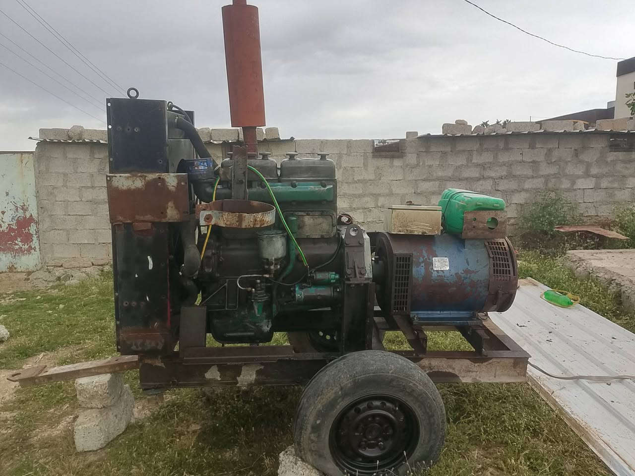 سلام عليكم
للبيع .... مولدة 
محرك سكانيا 
٤سلندر شرط الشغل
 لا صرف لا تنقيص
بم زراعي اقتصادي

رأس توليد(جنيتر 52 KV) =  204 A
 شاصي وهوك وتاير جاهز للشغل

العنوان .موصل ناحيه وانه 

للاستفسار ***********
              ***********
