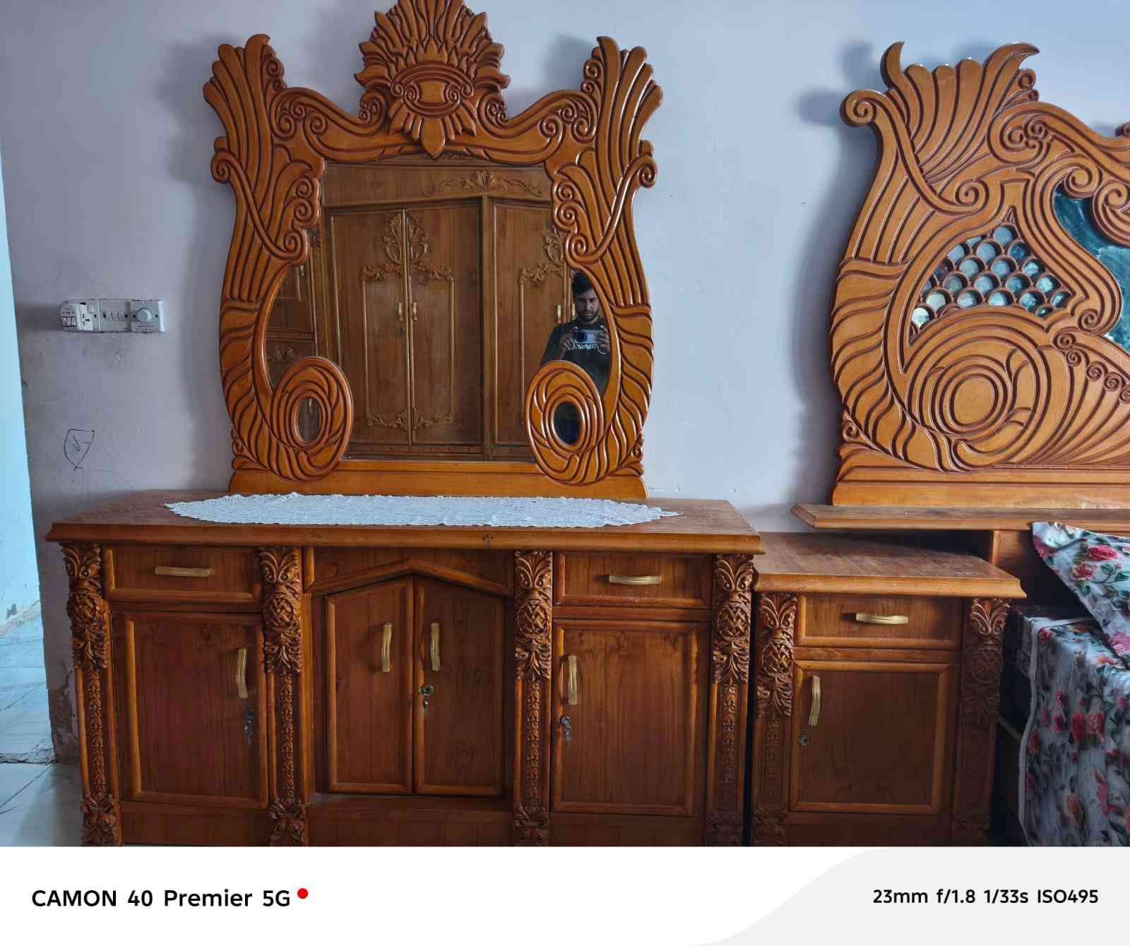 غرفه اخشاب نجارة ثقيله درجه اولى كنتور 6 ابواب ارتفاع الكنتور 255 سم العرض 350 سم عرض الزاويه 110 سم عرض الكنتور مع الزاويه 470 سم  الجربايه بلوك
السعر مليون ويوجد توصيل على حساب المشتري 
العنوان واسط قضاء الحي
وتساب ***********
