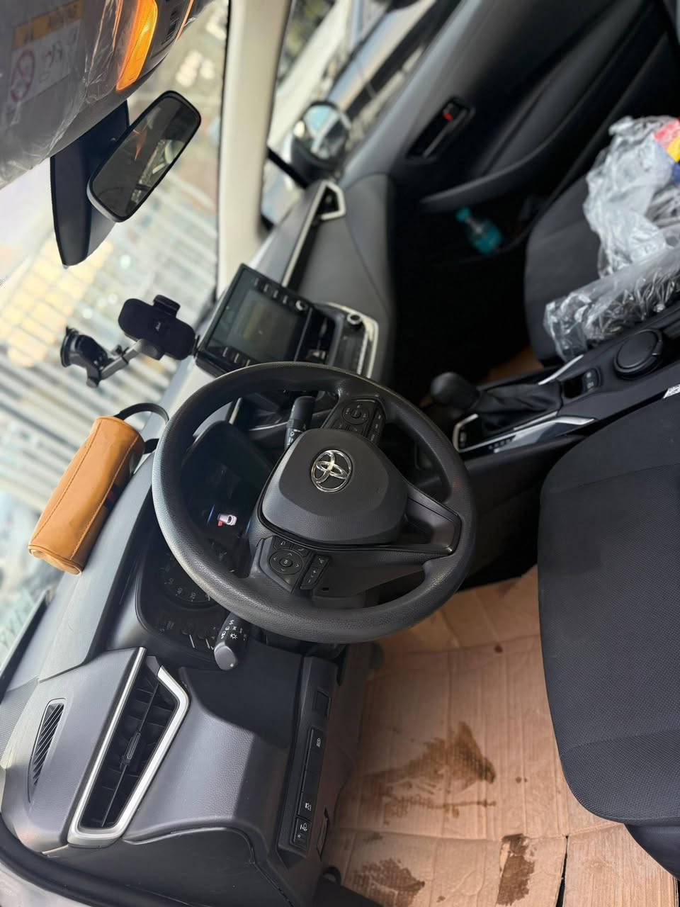 السلام عليكم كورولا تورنك موديل 21 محدث 24 مرقم وكامله السياره وارد ياباني سياره جديده بالكرتون جاهزه من الدعاميه للدعاميه زين يمكن بيعها بالتقسيط المريح بمقدم لا يقل عن مبلغ قدره 90 ورقه  مكان السياره بصره 
سياره كفاله من الحادث بها صبغ اربع قطع كلير من اليابان 
سعرها 117 ورقه بالحاضر 
***********
