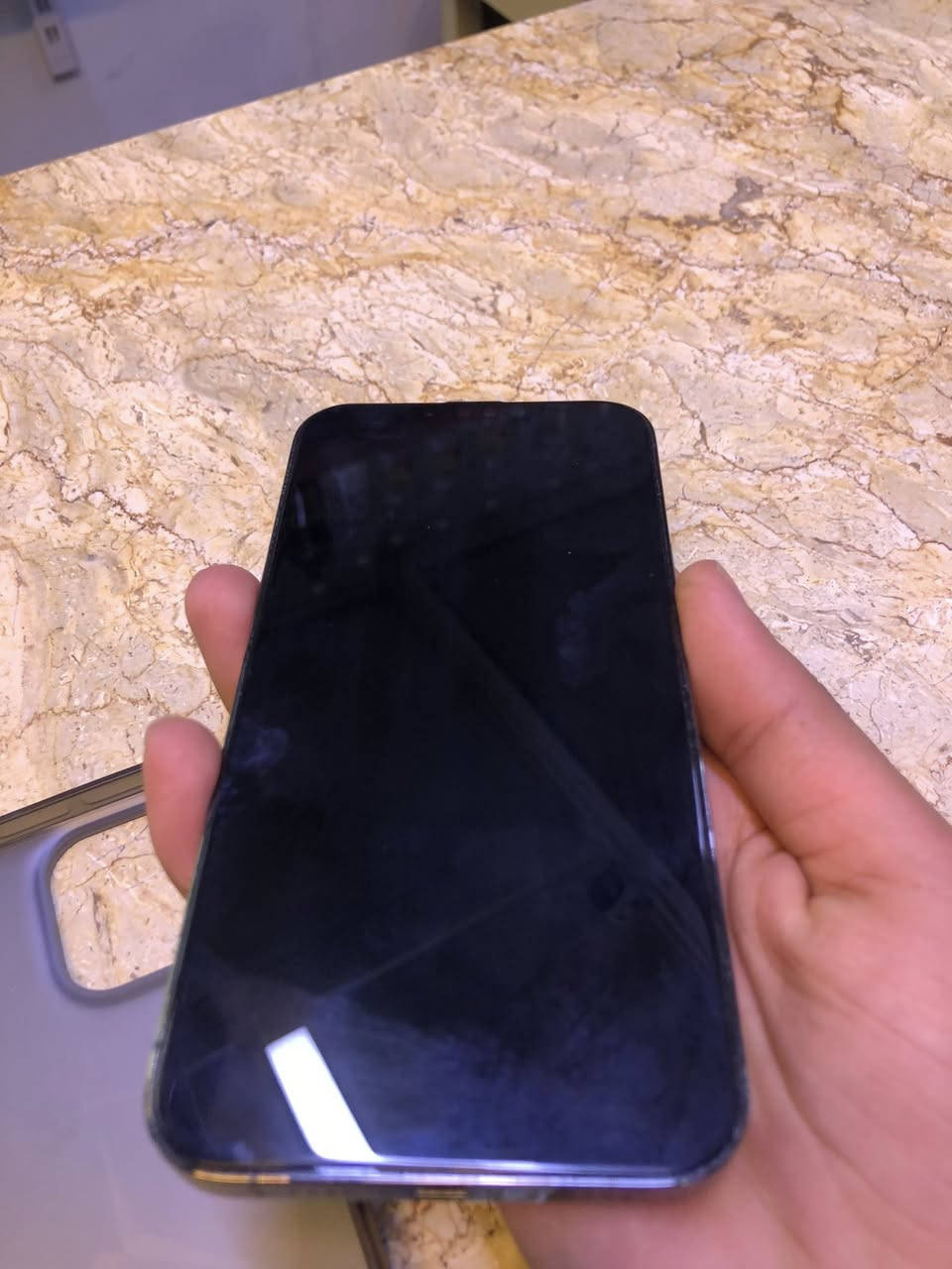 سلام عليكم آيفون 13برو ماكس للبيع جهاز مبدل بي بي بطاريه  جهاز كلش نضيف بطاريه 100ذاكره 256جهاز ويا كفر وشاحه كامله ولزكه مضلل سهر جهاز 725وبي مجال للطيبين مكان بغداد الغزاليه رقم ***********
