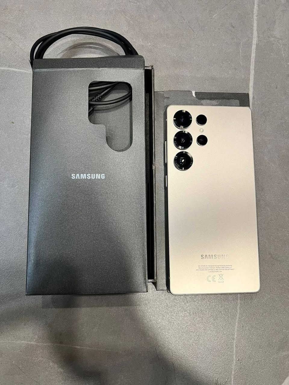 السلام عليكم 
جهاز سامسونج 
S25 الترا
جديد بالكارتون 
مستخدم أقل الشهر 
ذاكرة ٢٥٦ 
بيع فقط 
مكان بغداد 
***********
