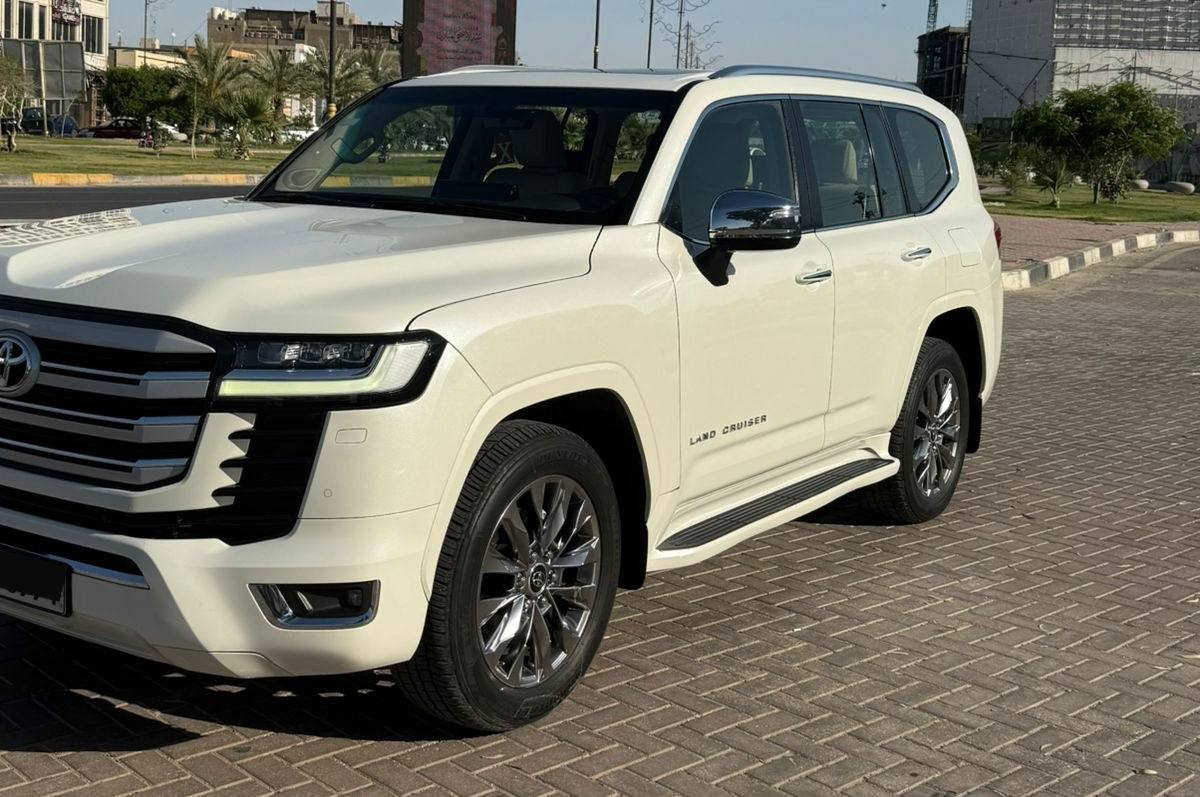 لاند كروزر VX موديل 2023 (فئة VX 

محرك 6 سلندر 3.5 لتر

ناقل حركة أوتوماتيك 10 سرعات

نظام دفع رباعي دائم 4WD

تشغيل بصمة وبصمة أبواب

شاشة معلومات وترفيه كبيرة

نظام ملاحة GPS

كاميرات 360 درجة

حساسات أمامية وخلفية

شاشة عدادات رقمية متعددة المعلومات

مقاعد جلد فاخرة

مقعد السائق والراكب كهربائي مع ذاكرة حفظ

تبريد وتدفئة للمقاعد الأمامية

تبريد للمقاعد الخلفية (في بعض النسخ)

تحكم كهربائي بالمقود مع ذاكرة

فتحة سقف

باب خلفي كهربائي

شاحن لاسلكي للموبايل

نظام صوتي فاخر

مثبت سرعة راداري

نظام المحافظة على المسار

نظام التحذير من التصادم الأمامي مع الكبح التلقائي

مراقبة النقطة العمياء

تنبيه حركة المرور الخلفية

اختيار أنماط القيادة المختلفة

نظام الزحف على الطرق الوعرة Crawl Control

قفل دفرنس وسنتر دفرنس للطرق الوعرة

إضاءة LED أمامية وخلفية

مرايا كهربائية مع طي كهربائي

7  مقاعد

ماشية 85 ألف كم

سنوية جديدة

كير ومحرك مكفولين

الضرر موضح بالسونار، قطعة واحدة صبغ فقط

السيارة بحالة ممتازة وجاهزة للفحص

للاستفسار: ***********

🔴 علق سوف يوصلك الرسائل سعر
