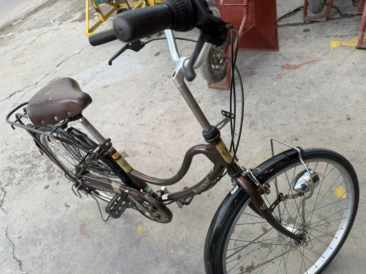 سلام عليكم. ذنينهن. مال باله اصليات. جدد. كلش. جبت غراض. وطلعن ويهن. البيع مكان بغداد. اكماليه *********** حجم ٢٦
