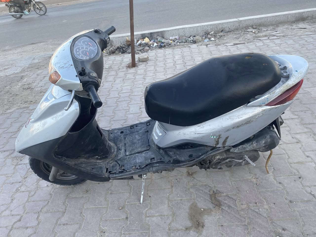 سلام عليكم بريز دراجه شغاله ومكينه حلوه بس كلاجاتها تعبانه سلفها شغاله عوزها بس شخاطه كهربائيات شغاله السعر350وبيها مجال او مراوس العنوان بغداد ام الكبر ولغزلان قرب مطعم ركن سوري


**إذا كنت صاحب هذا الإعلان وتريد حذفه لأي سبب، رجاءا أرسل رسالة إلى الدعم الفني**