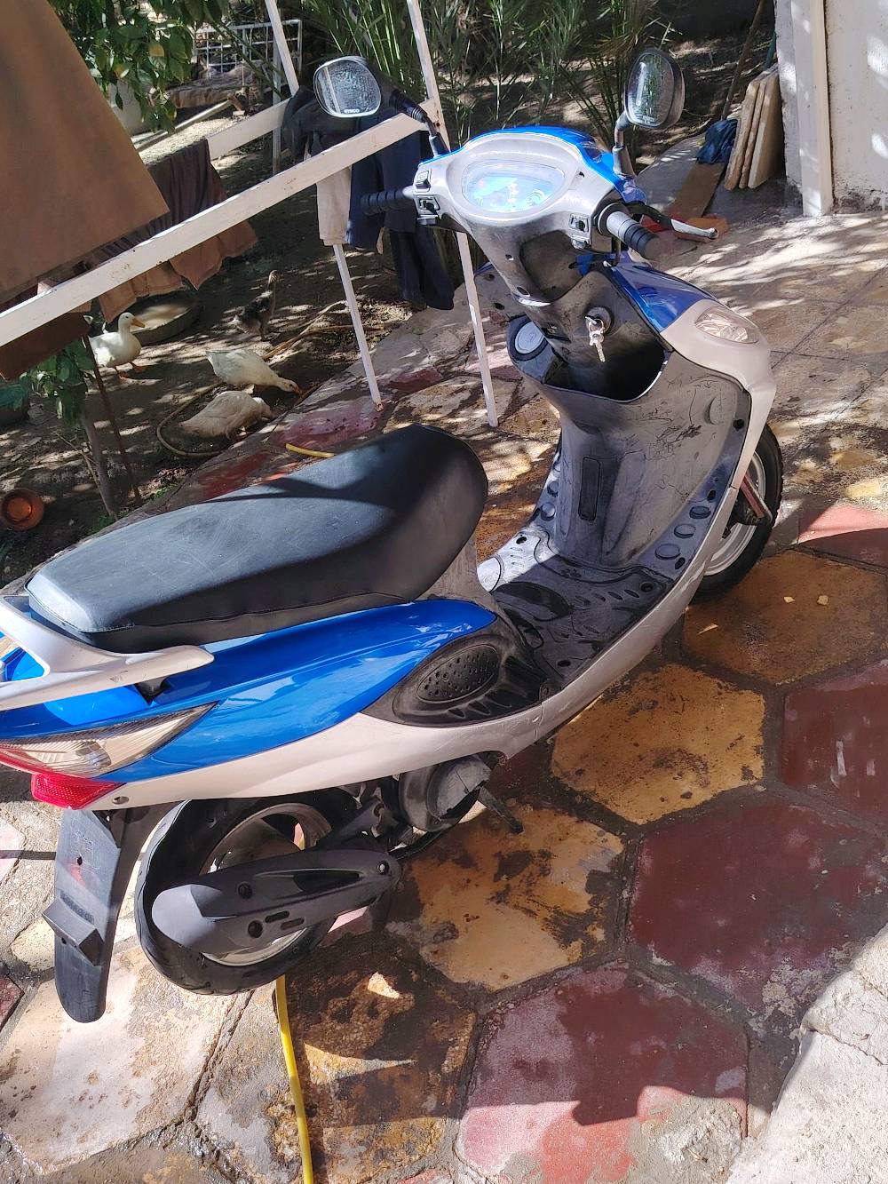 دراجه كامكو v2 موديل 2014 نوزل صاربه ١٠ ايام ماخذه حاويه مكاني ابو صخير سعره ٨٢٥٠٠٠ وبيه مجال بسيط