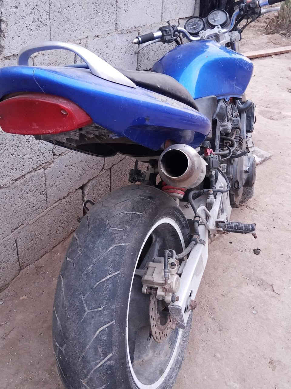 دراجه  سي بي فور دراجه اصولي اوراق السعر 300 الف  وبيها مجال قليل  المكينه بيها عطل بس بگن مكاني ميسان  اللاستفسار على هذا الرقم  *********** الخاص مغلق عمارة, ميسان
