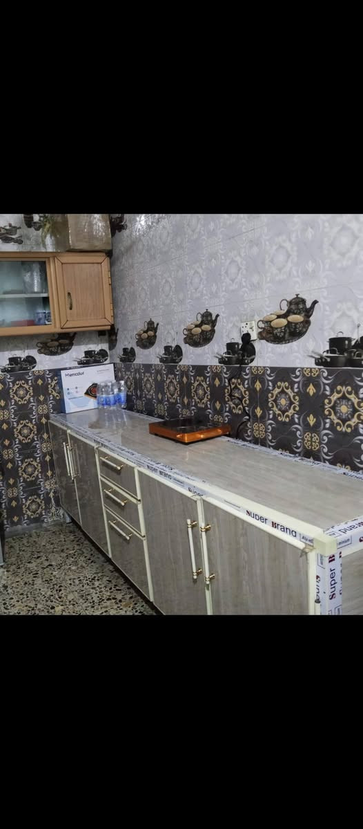كاونتر 3قطع جديد استعمال قليل طوله مترتين ونص والسنك متره ونص
عنوان بغداد عبيدي السعر 500
 ***********
