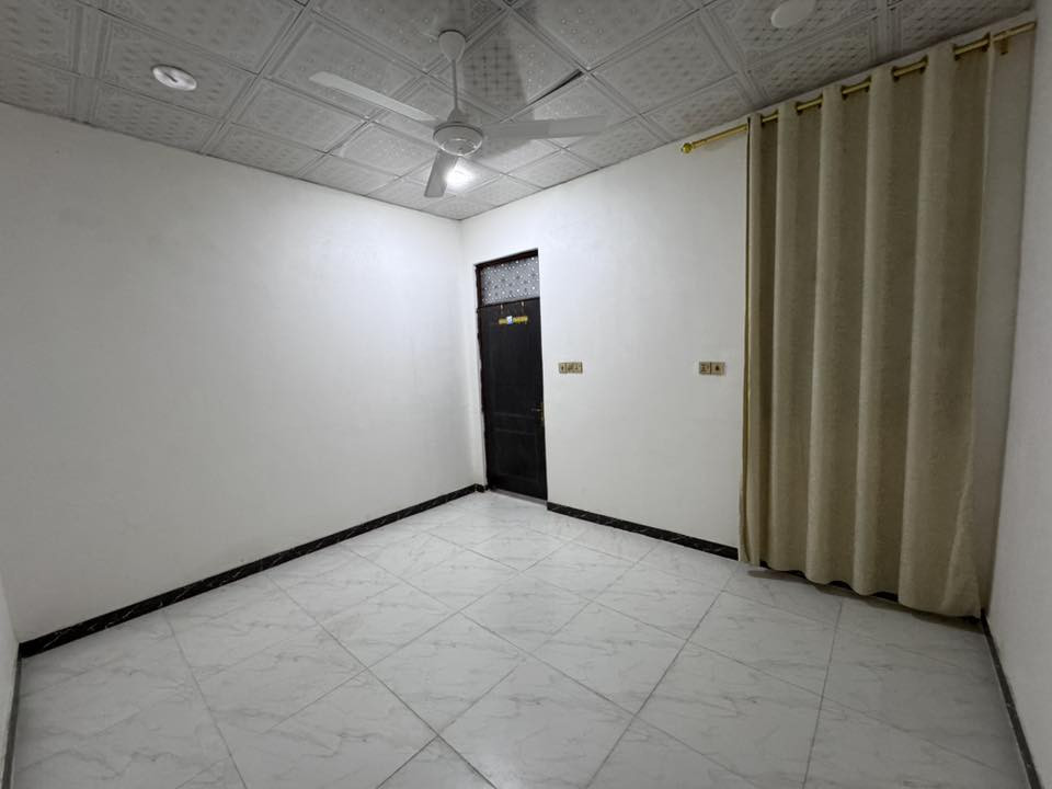 دار للبيع في النجف زراعي 50م  جديد
مقابل قرية الغدير عمود 327 المنطقه كلها تبليط وخدمات  كامله

يحتوي الدار على غرفة نوم وصاله ومطبخ مزدوج وصحيات 

الدار جاهز للسكن كونكريت اساس وسقف 

كهربائيات كامله مراوح انارة داخلية خارجبه  خط مولد ووطني خط ماء تأسيس ماء تناكي سخان مغسلة خلاطات  .. جاهز للسكن

السعر25 مليون

للاستفسار ***********
