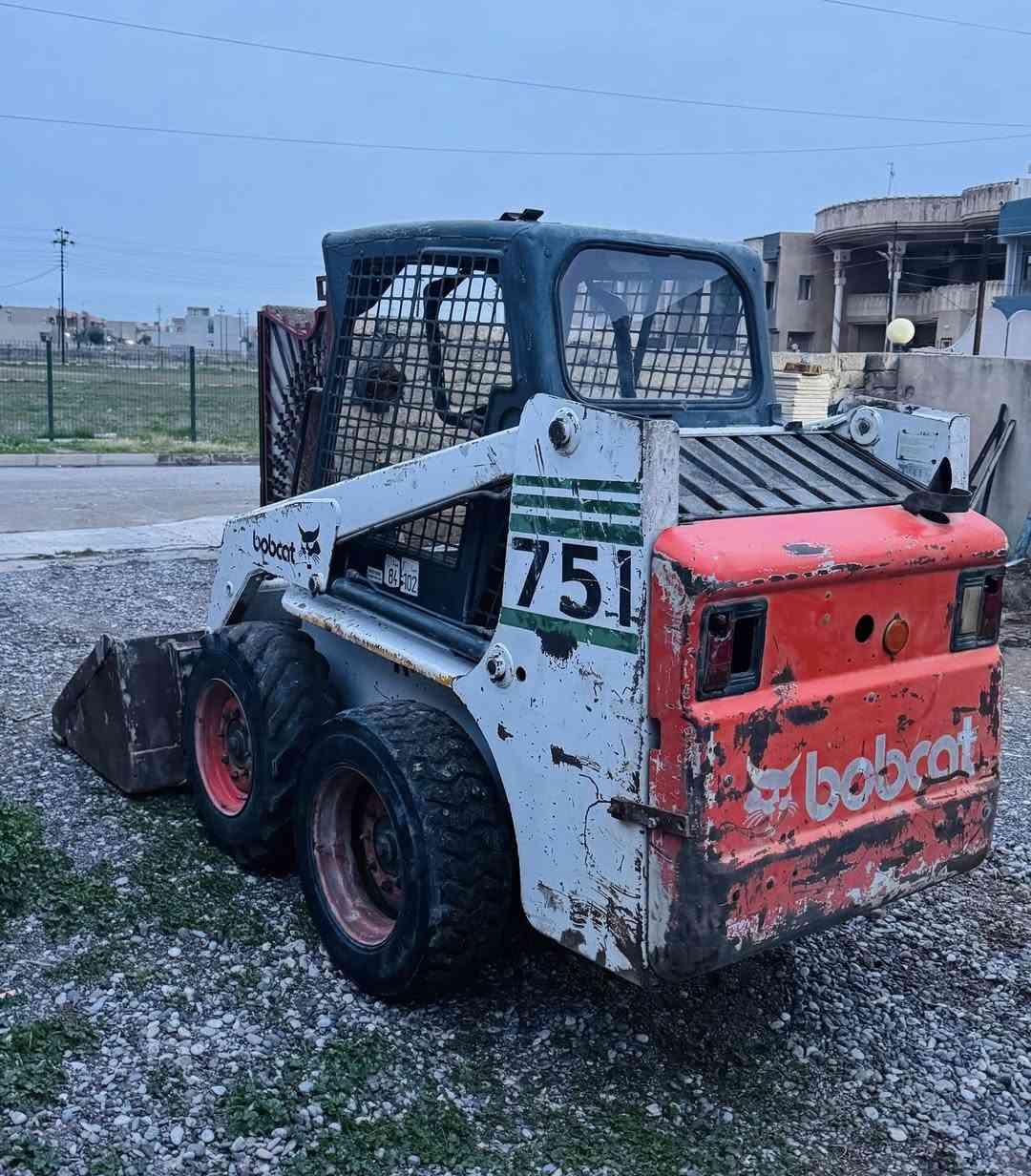 بوبكات للبيع موديل2000 منفيست  مشتغل 7000ساعه مكينه نضيف ما مفتوح سعر مناسب مكانه  موصل 
***********
***********
