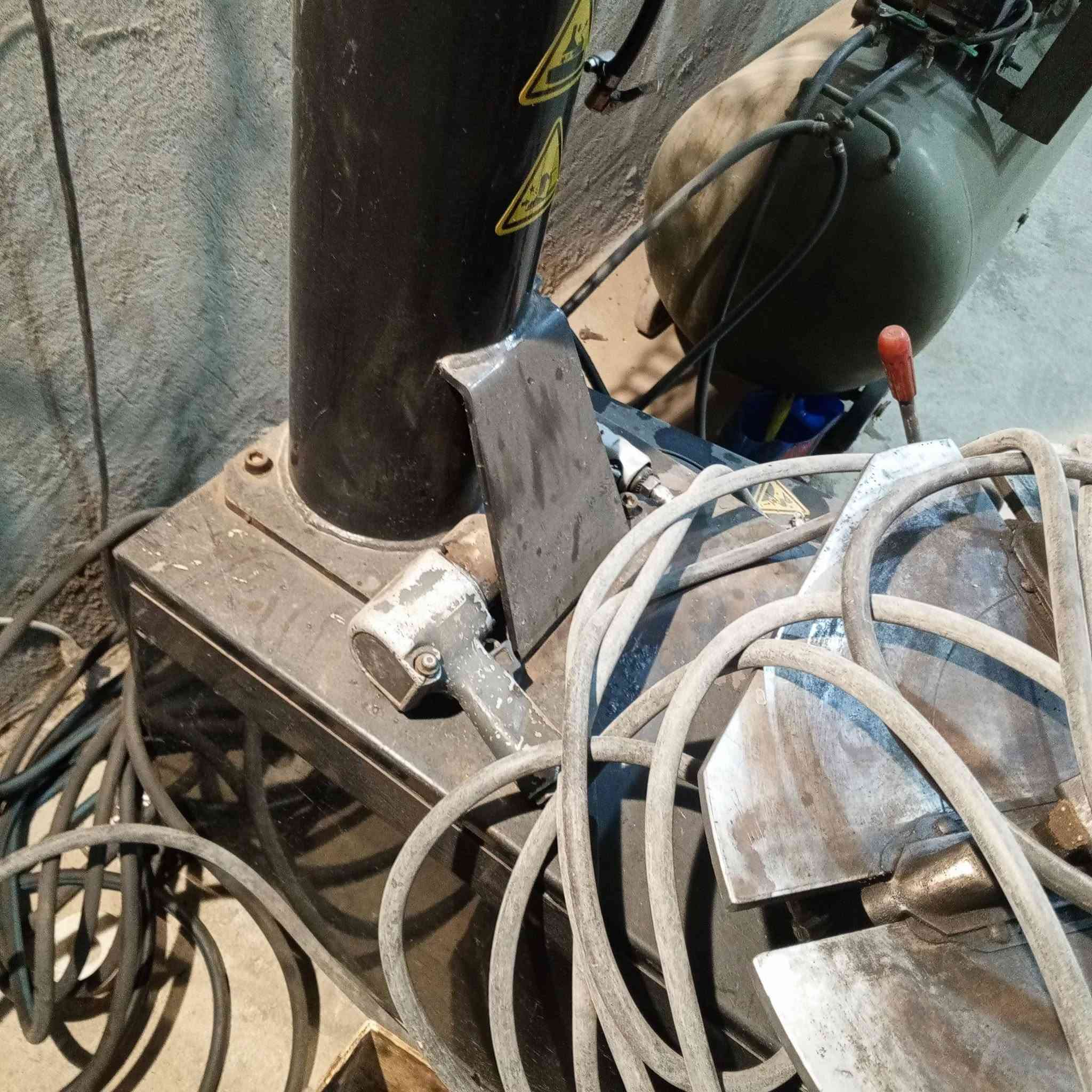 للبيع محل كامل من دهن مولدات  كاز 28 امبير    لبانزين 25 امبير خالعه 24 تاروسه رفات رنبات تفصال تانكيات مي العدد 2 واحد الفين واحد الف مبرده بانيو ثلاجه دريل هوه جك صوندات كبس بلاجكترات العدد 3 إكبار مضخه غسل  بانزين مضخه غسل  كهرباء   العنوان بغداد سعر 5 ونص وبي مجال قليل الشراي يتصل  ***********
