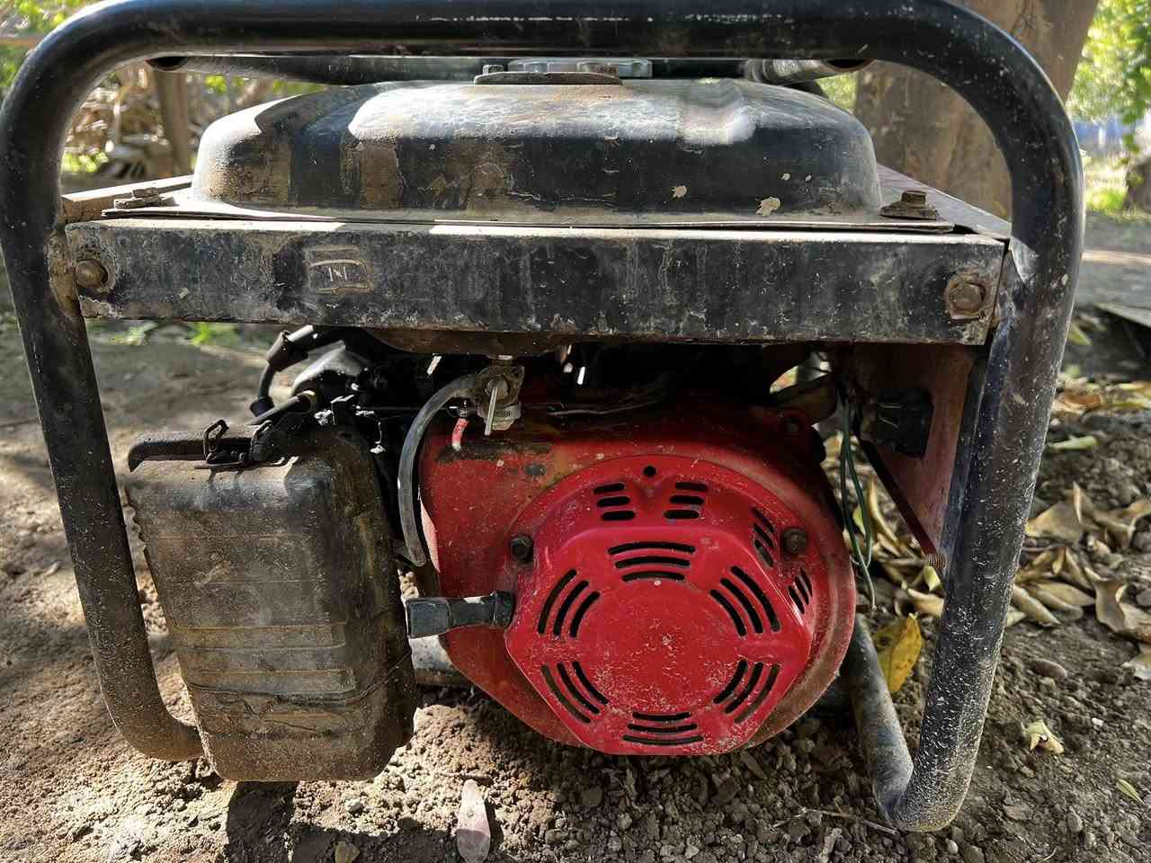 السلام عليكم مولدات للبيع واحد 6500 kv شغال سلف والثاني  4500kv  شغالات للاستفسار الاتصال على الرقم ***********
