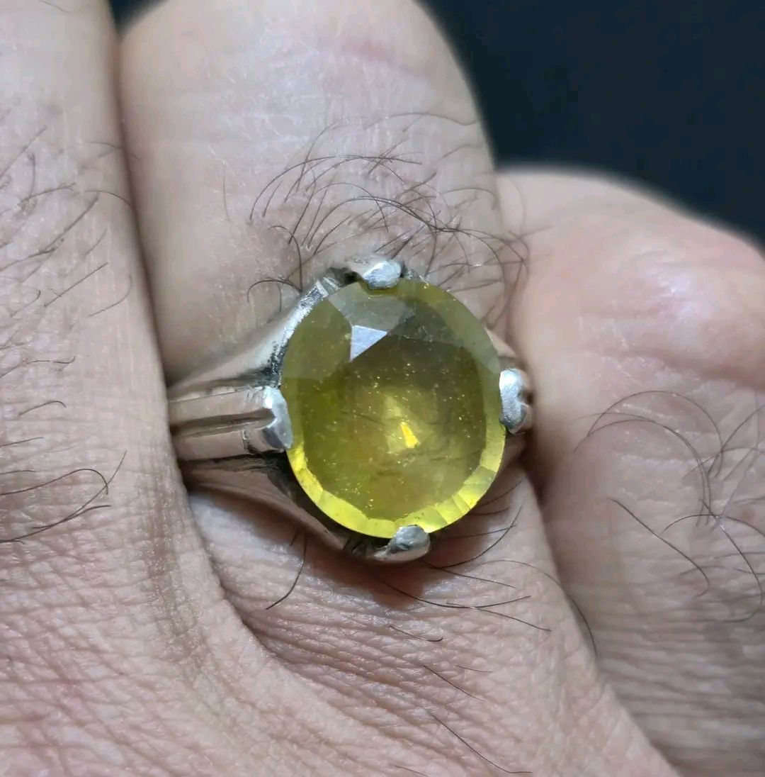 ياقوت افريقي اصفر 
قطعة في منتهى الجمال والروعة 
 فضه ٩٢٥ 
مقاس الخاتم ١٩
مقاس الحجر ١٤ ملم


**إذا كنت صاحب هذا الإعلان وتريد حذفه لأي سبب، رجاءا أرسل رسالة إلى الدعم الفني**