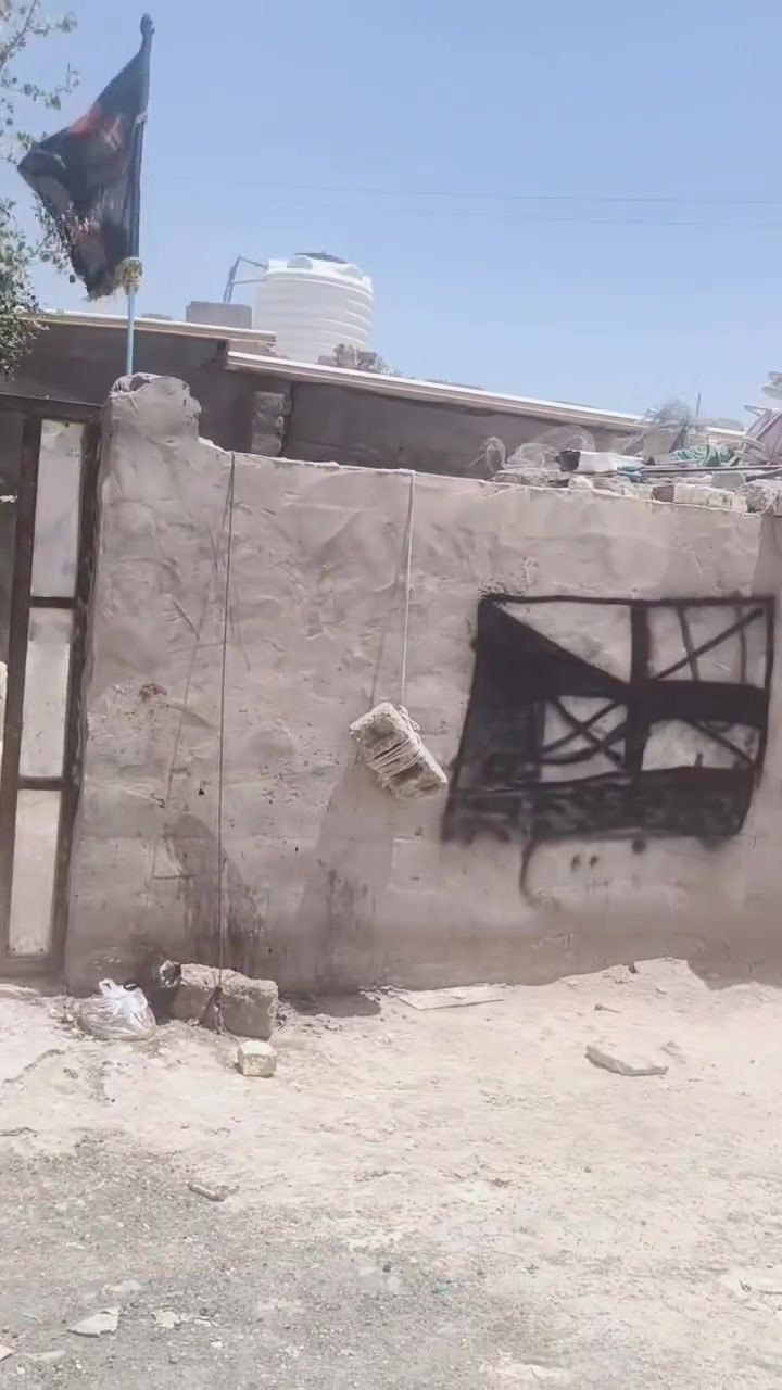 سلام عليكم بيتين تجاوز بيهن وصل بلدية 
البيت الأول غرفتين وصاله ومدخل ومطبخ وطارمه وحمامات ومحل+

 ثاني غرفه وصاله ومطبخ وطارمه وحمامات 

مرتبات خوش بيوت ثنينهم ب 30 

يفيدك تكعد بواحد وثاني تاجره 

مستعجلين لان عدنه نقل الغير محافظه المنطقه أمانه الله ورسوله تخبل تجي وتسئل 

الفداء شارع ابو لبنان قرب حسينه ائمه البقيع 

*********** ع الرقم
