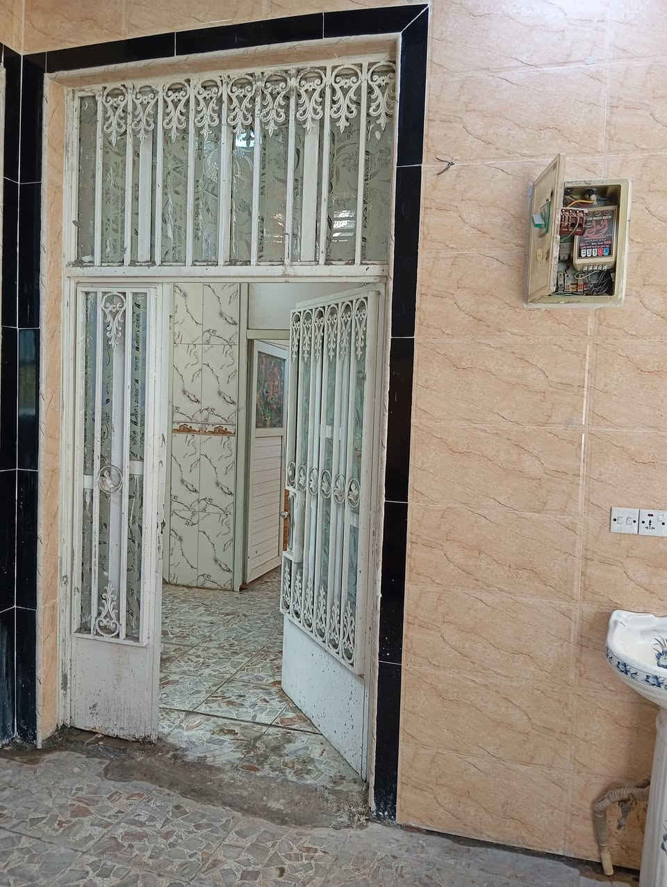 للبيع بيت زراعي 100 متر مربع 10*10 منطقة ضياء الحلفي شارع المصرف البلديات فرع أسواق فراولة 🍓 طابق واحد وفوق غرف سندويج السعر 115 البيت فارغ للاستفسار *********** وات ساب موجود
