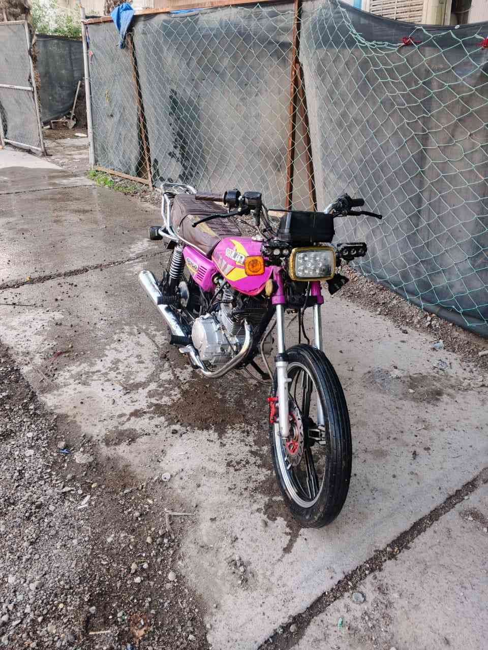 قبل كلشي بدون الصندوك و بدون الجفوف السلام عليكم سفان مديل 24 ///محرك200سيسي محرك ما مفتوح مكفول كفاله عامه نص نكره تشتغل  دراجه خير من الله مال جناي دراجه تخبل الله شاهد تاخذها منا تدعيلي منا دراجه تخبل السعر 550 // مكاني بغداد البياع راس الاسد الشراي يتصل ***********
