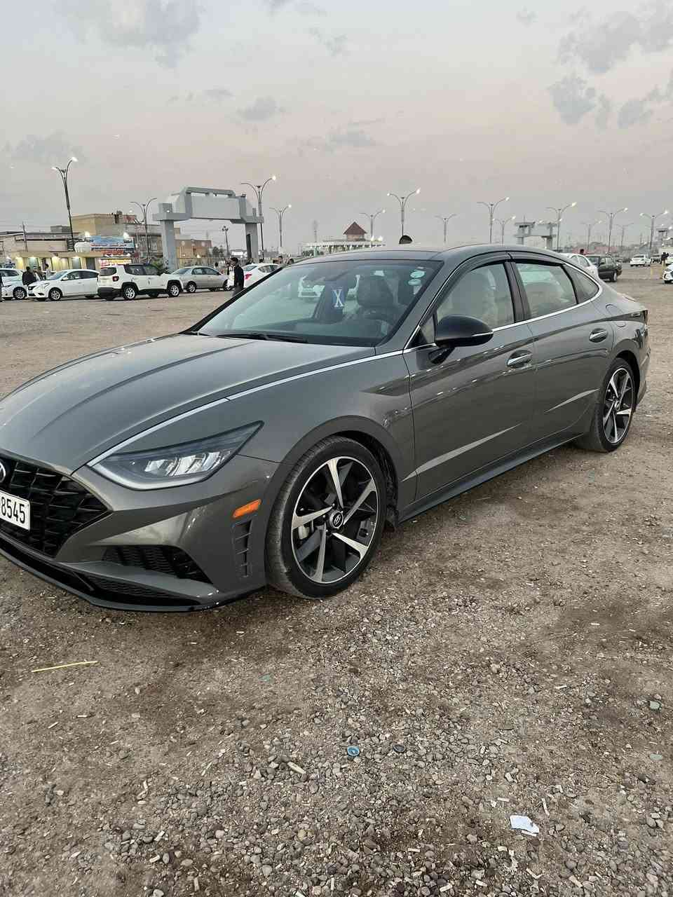 السلام عليكم سوناتا مديل 22 فول للاخير بانوراما بصمه سماعااات نوع bose عدد 12 مع دمام شاحن وايرليس قياده ذاتيه رادار 360 نقط عمياء وبعد هواي مواصفات حادث سيارة قبق جنطه نفسه معدل ومصبوغ واقل من ربع جاملغ خلفي صبغ سعر 194 وبيها مجال سياره نضيفه جدآ للاتصال  ***********
