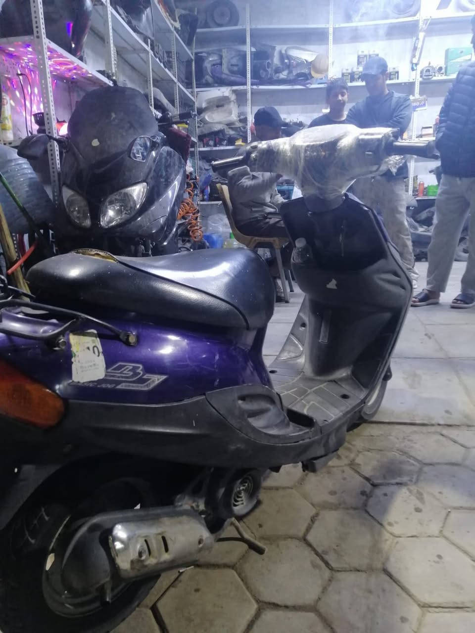 دراجه بيجي نضيفه كهربائيته كلهه شغاله  مكينه بلاد مامفتوحه تواير حاويه مستعجل عله بيعتهه السعر 450 مكاني ناصريه مدينه ***********
