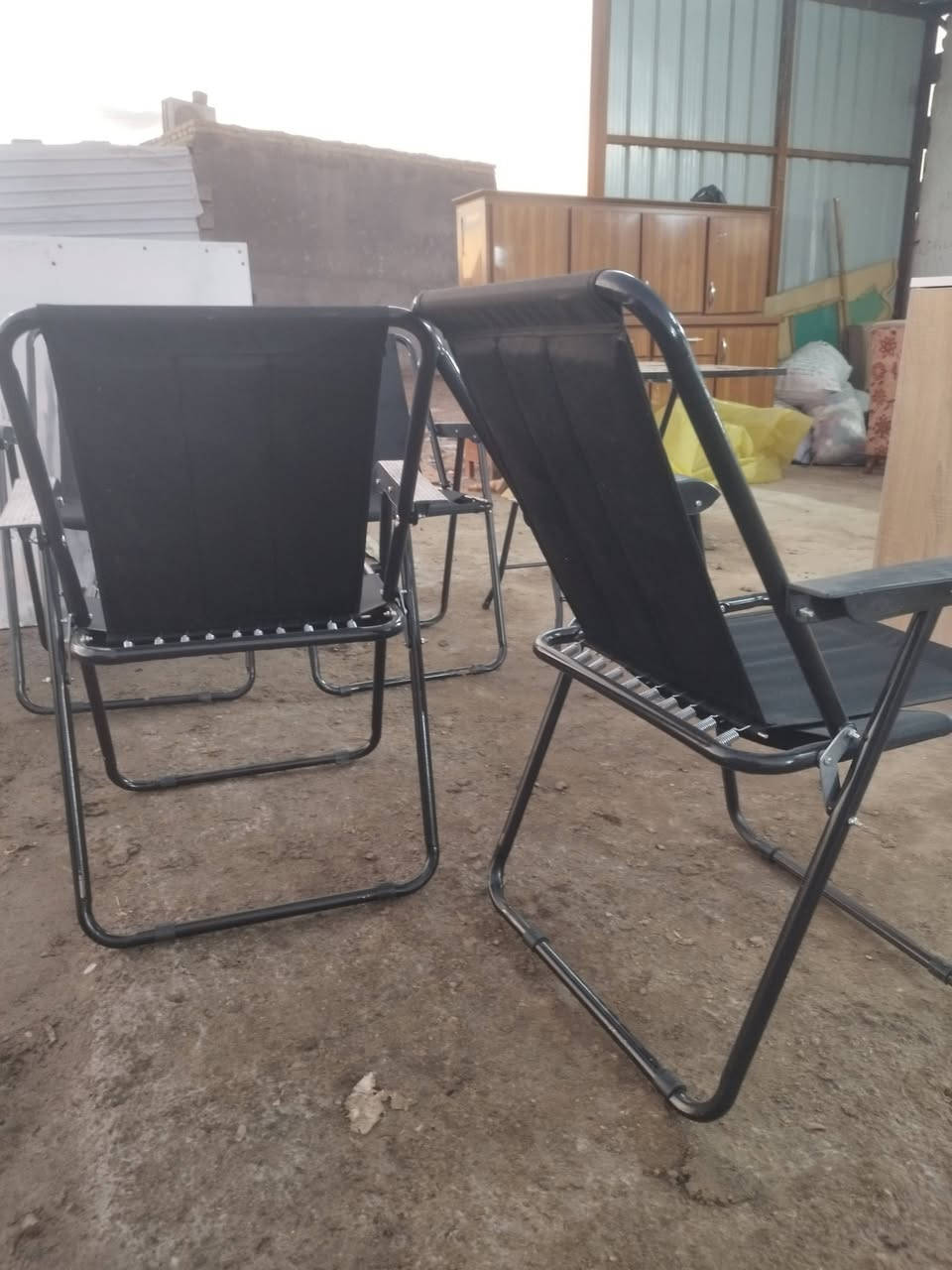 ميز مع اربع كراسي جديد غير مستخدم سفري يتطبك بيه الوان سعر 75
*********** تقاطع الجدوع
