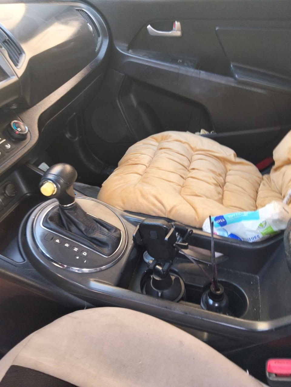 كيا سبورتج 2012 كامره 
بلوجكترات
5ويل كب 
تبريد تدفئة
كير اوتو+عادي
مكينه وكير خير من الله
صدرها خير من الله
سيارة استخدام مال بيت ممتعوبه
موقعها بغداد المشتل
للاستفسار:
‪...***********‬‏.*********** بغداد, العراق
