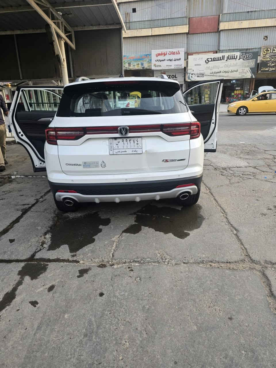 للبيع شانجان سي اس 35
بيها طخات خفيفه
ماشيه67الف 
نص فول 
موديل2023
استعمال نسائي
سعرها 120 ورقه

***********
