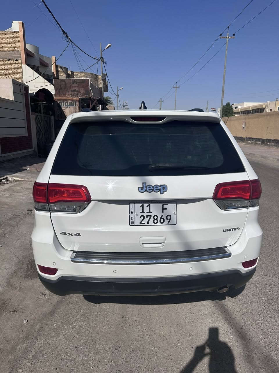 جيب ٢٠١٧
لمتد فول عدا الفتحه  مواصفات
كشنات تدفئة تبريد
كشن خزن ميموري
ستيرن تدفئة
صندوك كهرباء
توقف ذاتي عند الرجوع
شاشه جبيرة
تايرات جديدة
رقم بغداد 
صور السونار بالمشنور 
العنوان واسط الكوت 
السعر /٢١٠  وبيها مجال قليل
‭***********
