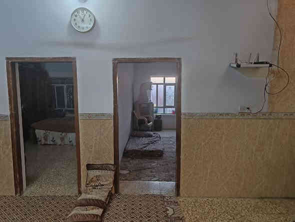 🏠 بــيــت لــلــبــيـــع – الــحــولــي تجاري * سكني الشارع الرئيسي على التبليط
━━━━━━━━━━━━━━━━━━

📏 المساحة: 150 متر – طابو صرف
━━━━━━━━━━━━━━━━━━

🛏️ المواصفات:
• غرفتين (غرفة كاملة + غرفة فقط بالسقف)
• صالة + استقبال
• مجمع صحيات داخلي وخارجي
• مناور جيدة
• البناء نظيف
━━━━━━━━━━━━━━━━━━

📌 الموقع: القاسم – الحولي – قرب أسواق بغداد
━━━━━━━━━━━━━━━━━━

📞 للاستفسار: ***********
━━━━━━━━━━━━━━━━━
السعر / خاص مراسلة  واتساب او ماسنجر
