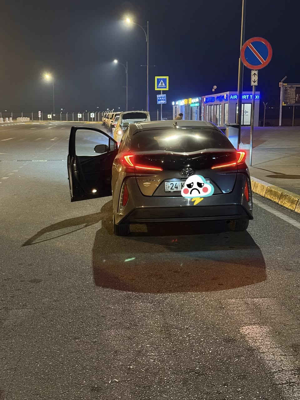 تيوتا بريوس برايم بلك ان هايبرد  يعني ثلالث انضمة تمشي بس كهرباء. وتمشي بس بانزين. وتمشي كهرب وبانزين حسب اختيارك انت  والي يعرفها للسيارة يعرف شنو دا اقصد  الشاحن الاصلي مالها وياها يعني مو تجاري اصلي  2021 السيارة بدون اي ايرباك او اي تبديل رقم شمالي جاهز ثاني يوم تحويل ماشية  55 الف   السيارة جميع قطعها اصلية بلادي   سعرها155  

للستفسار ***********. بي وتساب 

***********
