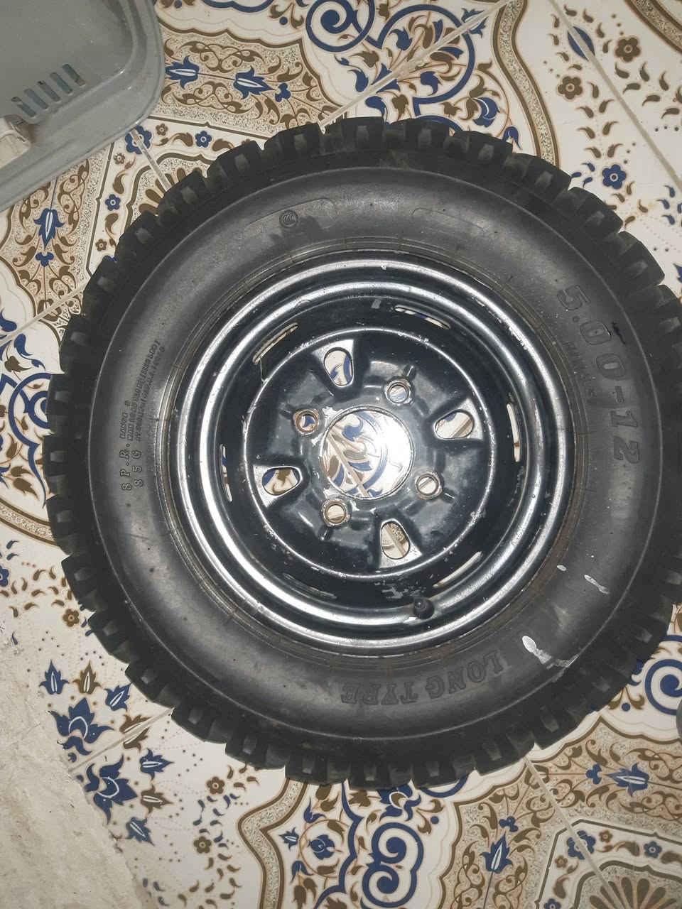 تاير جوبلس هوه والويل جديد كامل جبلي جيب وشد السعر 30
والتاير الثاني فقط التاير هم جوبلس جبلي 10
هذ رقمي ***********
