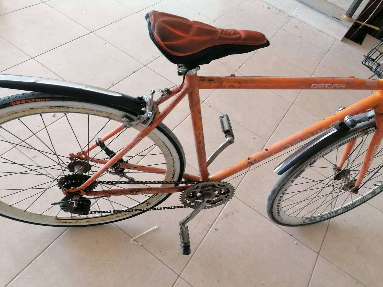 للبيع ب٦٠ الف دينار للتواصل 
***********
العيوب تحتاج نفخ تاير امامي ..
