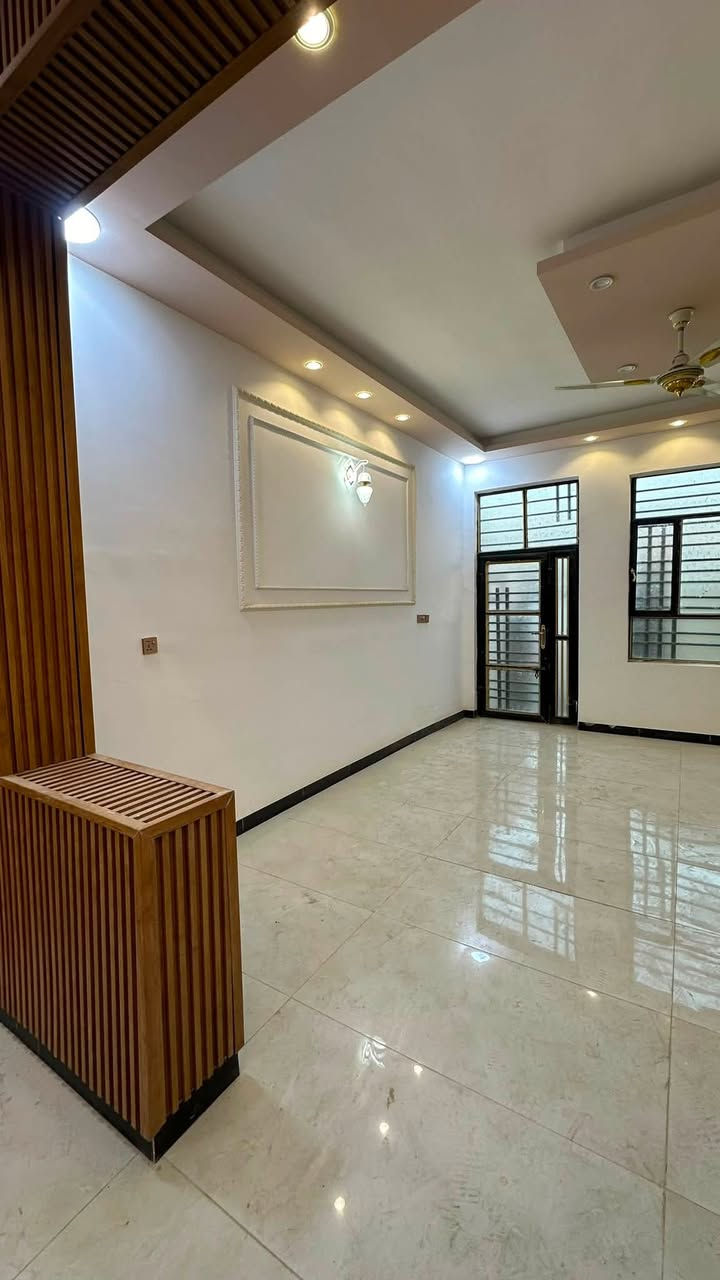 #حي_النصر 📍
دار 100 متر طابق ونص بناء حديث

غرف نوم عدد 2 - صالة - مطبخ - استقبال - صحيات 2 - منور

الدار بناء حديث 

السعر : 175 مليون 

للأستفسار 

سجاد مؤيد 

***********
***********

عنوان المكتب : خدمي سيف سعد - مقابل جامع محمد الجواد - على الشارع العام مباشرةً 📍
