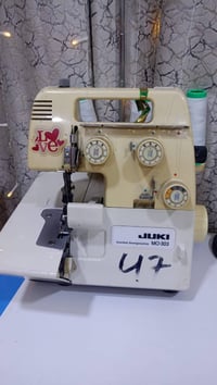 مكينة خياطة اوفر منزلي للبيع سعرها 150 الف نظيفة شرط الشغل الاتصال بهذ...