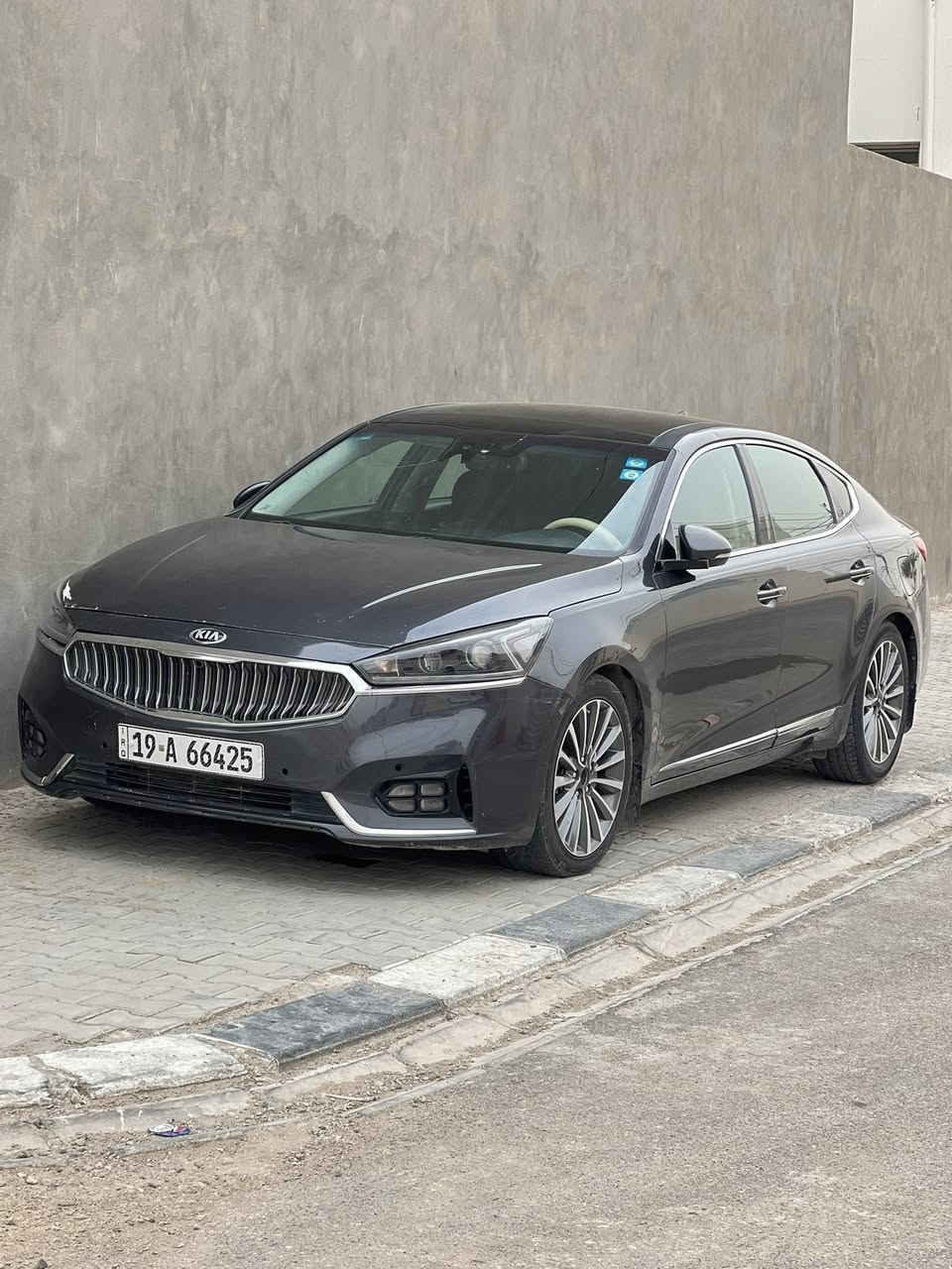 السلام عليكم 
كيا كادينزا وارد امريكي  موديل 2017  حادثها جاملغ وبنيد 
فووول مواصفات بعد معروفة مواصفات الكادينزا. رقم وهزة جديدة سنوية ل2028  مداور ثاني يوم  ماشية 63 الف.  كير ومكينة جدد   وتم تنزيل السعر. للبيع السريع من155 الى 148 ورقة مكاني بغداد المنطقة الخظراء  اي ستفسار  ***********
