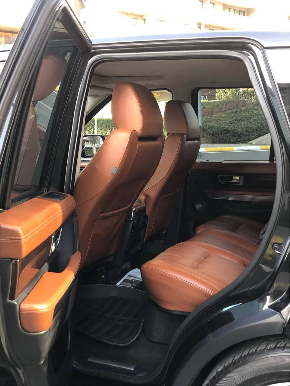 ڕانج رۆفەر ٢٠١١ سپۆرت  سوپەرجارج بێ سەرەتایە واتە بی رەقەم (ادوات) فول مواسەفات ناو خەنەیی پێنج کامێرا  ٣ پارچە  پەمپە دەعمی نی یە نرخی (88$)وەرقە و معامەلە(***********) السليمانية, العراق
