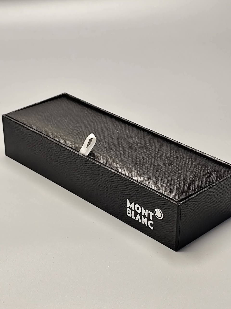 تخفيضات عاليه
قلم مع البزم من مونت بلانك بمواصفات عاليه وكوالتي اعلى

قلم مونت بلانك بشكل مميز
وزن ثقيل
لون ابيض مطعم ذهبي
يأتيك مع البزمات 
يأتي بعلبه حافظه انيقه
مختم بل كامل قلم وبزم
قطعه راقيه للهدايا والاقتناء 

سعر القلم 25 الف شامل أجور التوصيل لكل محافظات العراق 

للحجز التواصل على الخاص (ترسل عنوانك الكامل مع رقمك)

اضغط لمتابعة الصفحه ليصلك كل ما هو جديد ومميز
من (انس براند للاناقه العامه) متجر الاقتناء والهدايا الفخمه


**إذا كنت صاحب هذا الإعلان وتريد حذفه لأي سبب، رجاءا أرسل رسالة إلى الدعم الفني**