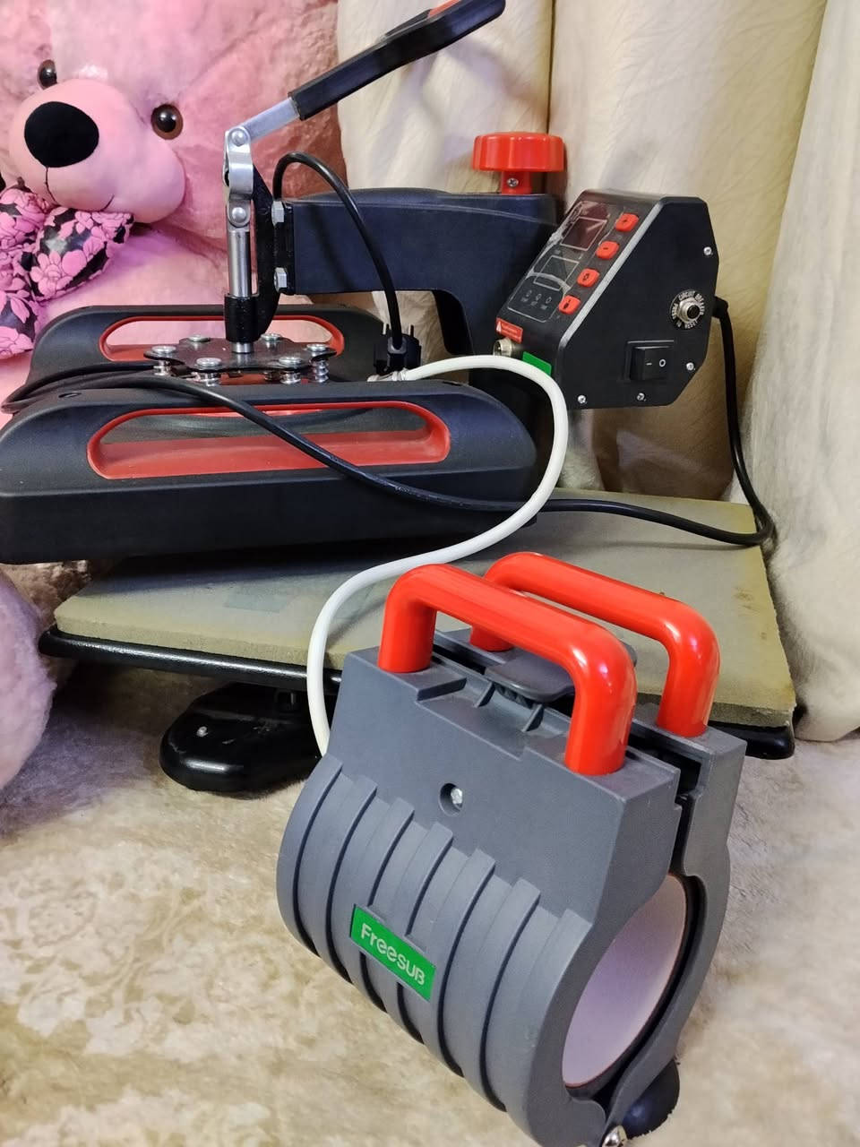 مكبس ملابس
ومكبس اكواب درجه اولى استخدام جدا قليل
 للبيع قيمهن باليرضي الله وضميرك واخذهن 
***********
