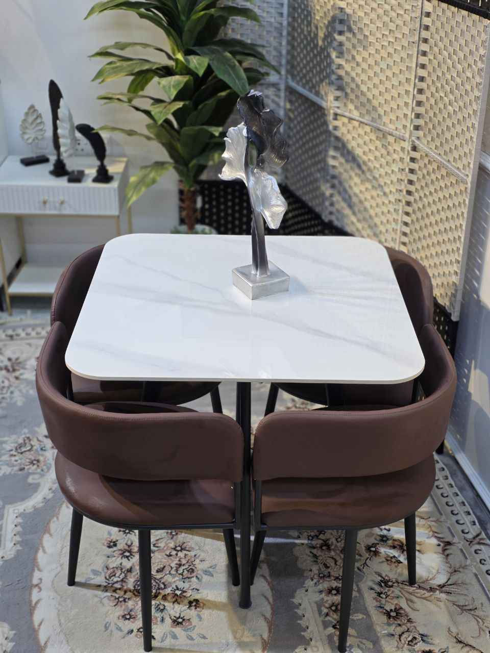 ✨ وصل الجديد يمّنا وبسعر يفرّح ✨
🍽️ ميز طعام مع ٤ كراسي – فخامة وجودة 🔥
سطح مرمر أنيق يضيف لمسة راقية للمكان ✨
كراسي جلد مريحة
هيكل حديد درجة أولى ثابت ويتحمّل ✔️
مناسب للمطابخ وغرف الطعام 👌
📏 القياسات:
▪️ ٨٠ × ٨٠ سم

💰 السعر 220 الف

💞💞💞💞💞💞

🚚 التوصيل مجاني:
✔️ داخل بغداد
✔️


**إذا كنت صاحب هذا الإعلان وتريد حذفه لأي سبب، رجاءا أرسل رسالة إلى الدعم الفني**