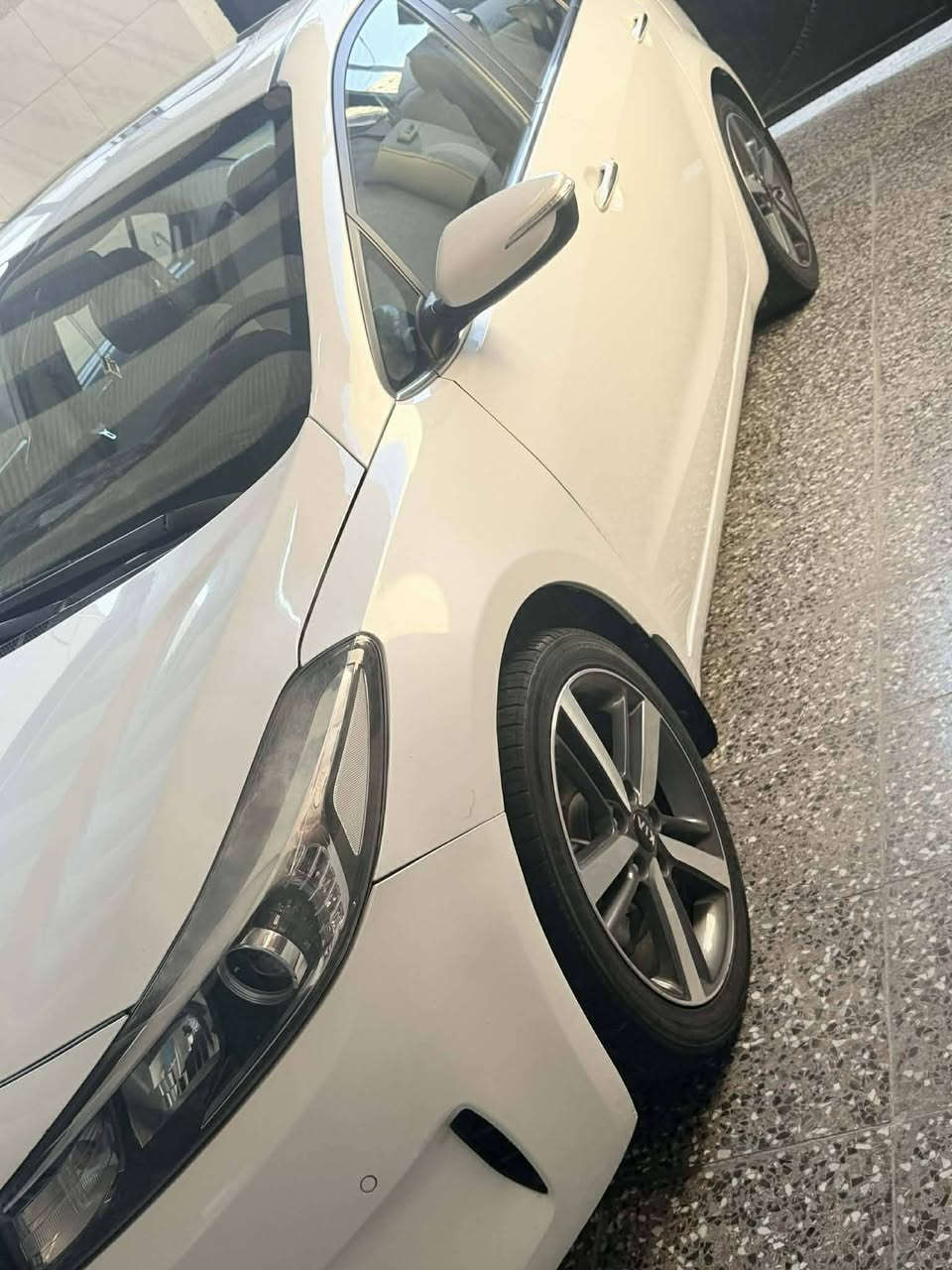 السلام عليكم سياره سيراتو خليجي اللون ابيض صدفي وارد ايراني viv موديل 2017 رقم بغداد
مكينه 2000 ماشيه 93 فول واحد عله واحد كشنات الامامي تدفأه تبريد الخلفي تدفأه تبريد ثلج قطعتين 
السياره خير من الله  المكان بغداد البياع للتواصل هذا رقمي ***********
